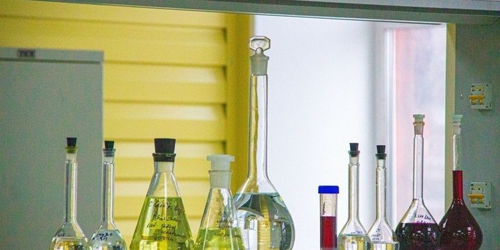 Pericoli nascosti in casa: sostanze pericolose comuni e come proteggere la salute e la sicurezza