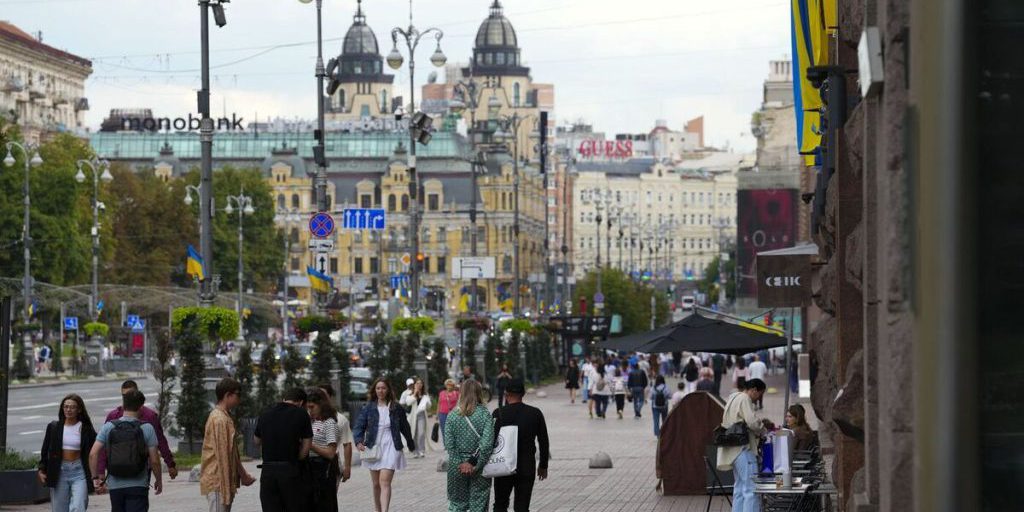 Ucraina in vendita online razioni alimentari di aiuti militari della NATO