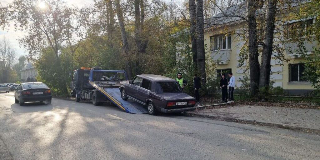 Operazione di sicurezza stradale a Yekaterinburg interrompe viaggio pericoloso di un conducente