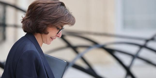 Ministra della Cultura sospettata di favorire lobbyista in caso di soggiorno irregolare e documenti falsi