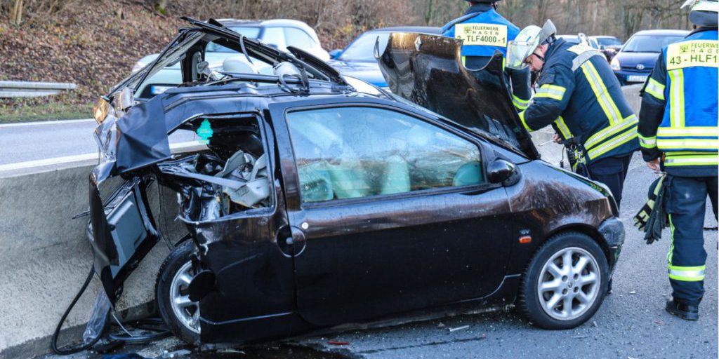 Incidente grave sull'A46 in NRW: donna coinvolta dopo guasto al veicolo