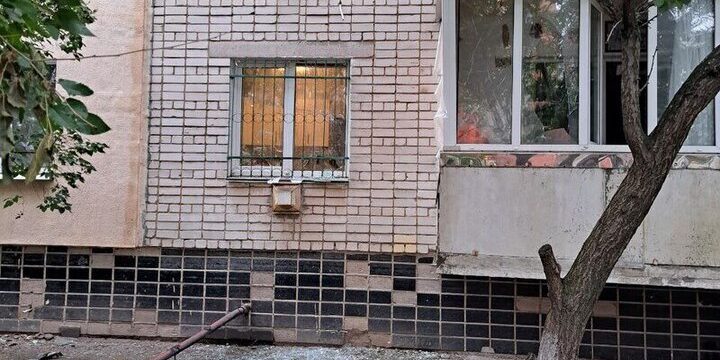 В Новой Каховке в результате атаки поврежден жилой дом