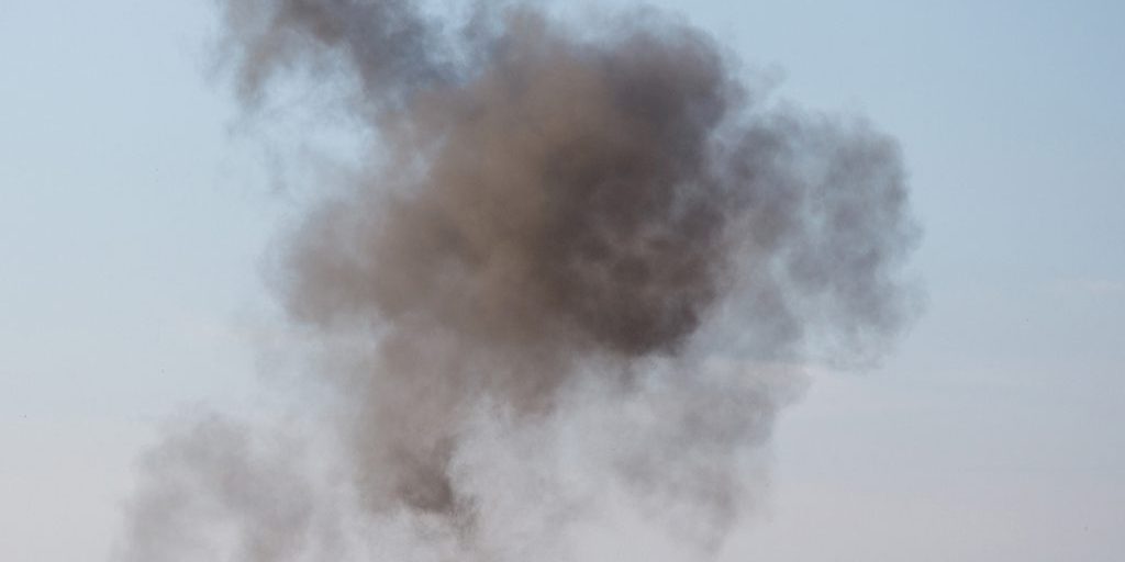 Attacco aereo a Snihurivka: magazzino di aiuti umanitari danneggiato e uomo ferito