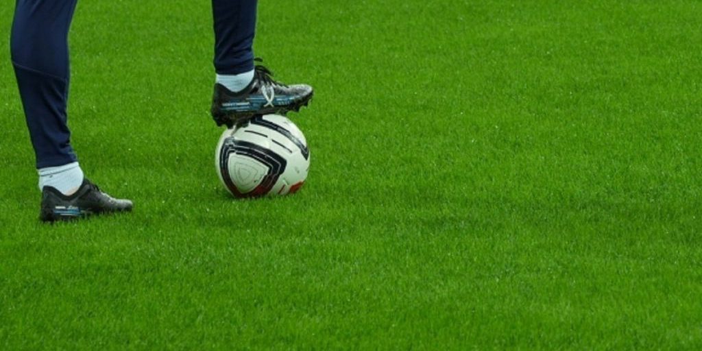 Сборная России по футболу вылетела из Волгограда в Москву