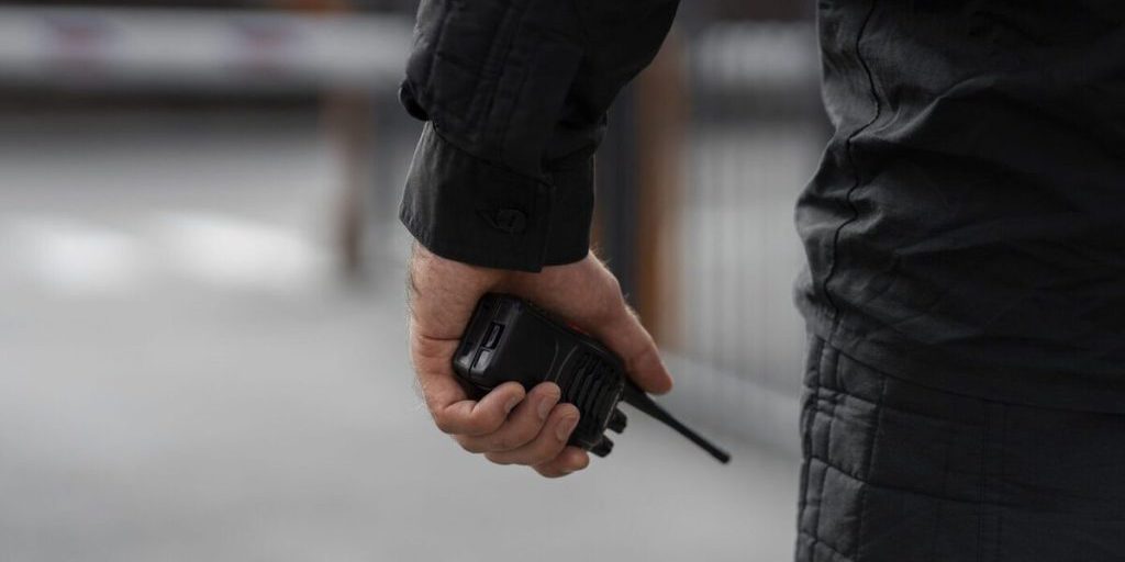 Sparatoria a Voronež: la polizia apre il fuoco per arrestare un fuggitivo sospettato di aggressione e rapina