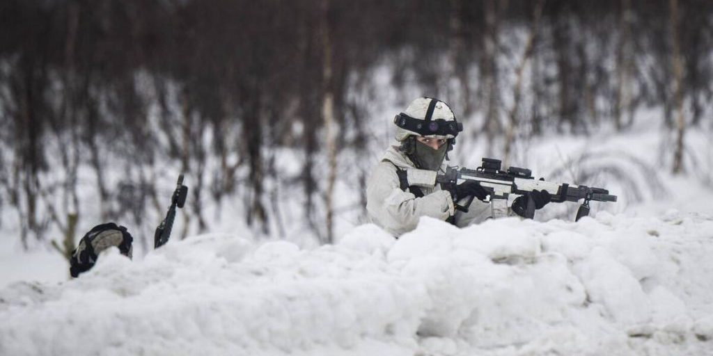 Cinque soldati norvegesi dispersi durante esercitazioni militari vicino al confine con la Russia