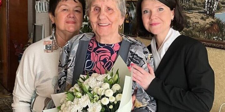 Ветеран судебной системы Узловой отметила 90-летний юбилей