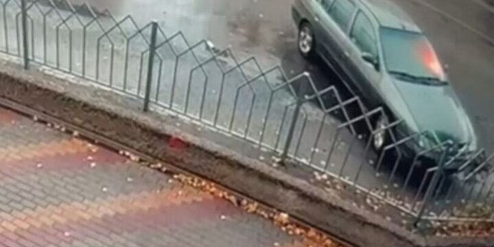 Вспыхнувшую из-за неисправной проводки иномарку потушили воронежские полицейские