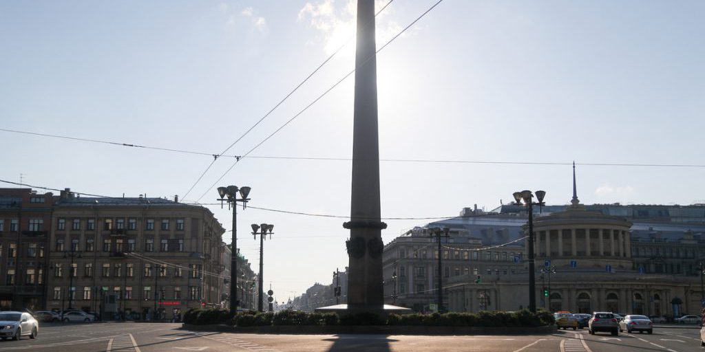 Исполнявшую песни иноагентов уличную певицу ждут два суда