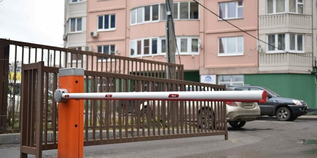 Barriere di accesso a Yaroslavl': un dibattito sulla sicurezza e la libertà di movimento