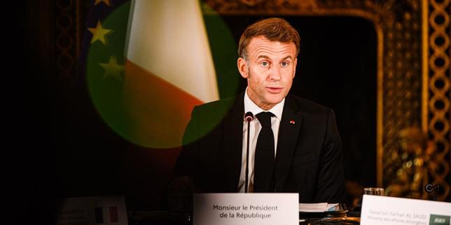 Crisi Politica in Francia: Il Presidente Macron alla Ricerca di un Nuovo Primo Ministro per Stabilizzare il Governo