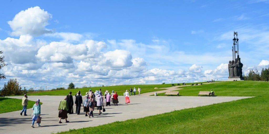 La Processione della Vergine di Pskov: Una Tradizione Russa di Fede e Cultura