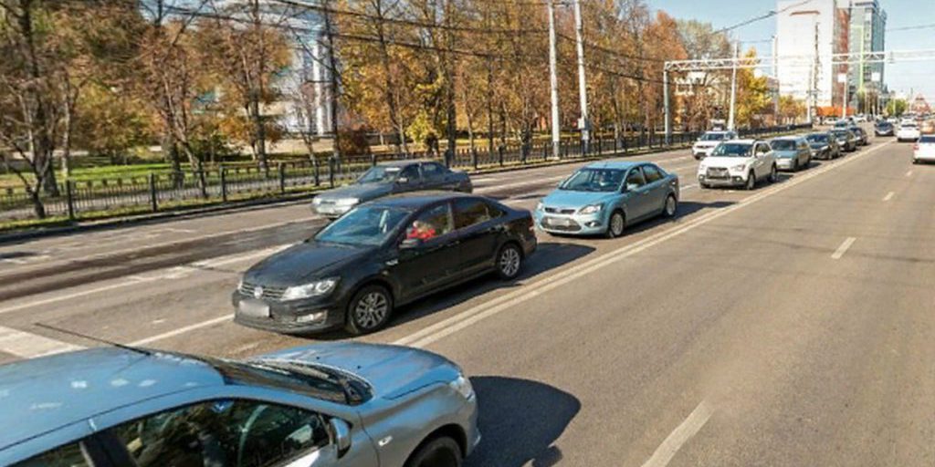 В воронежских «Озерках» задержали полуголого мужчину, кидающегося на машины