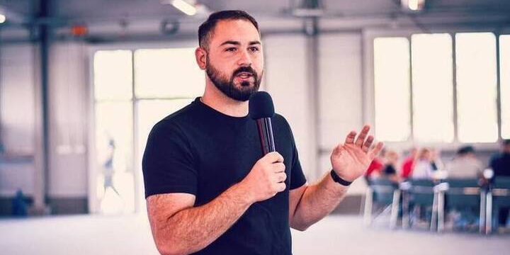 Cambiamenti nel governo della DNR: nuove nomine e prospettive per i giovani