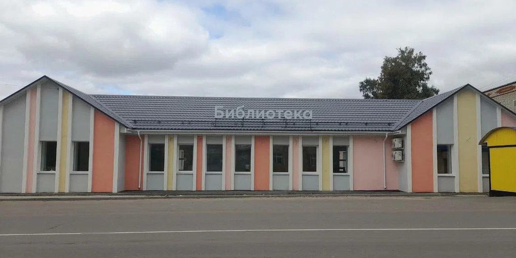 Restauro della biblioteca per bambini a Nizhnelomovskij completato grazie al progetto nazionale Famiglia