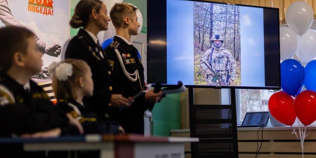 Inaugurata a Murmansk la Parete degli Eroi in onore di Kristian Evgen'evič Gagarin ex allievo della Scuola dei Cadetti
