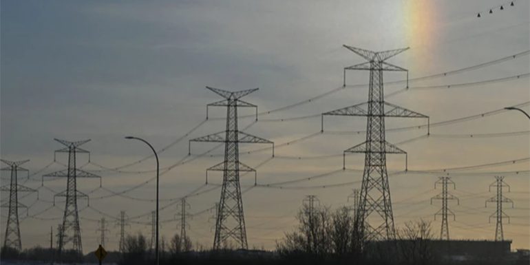 Attacchi russi alla rete energetica ucraina: interruzioni di corrente e conseguenze umanitarie