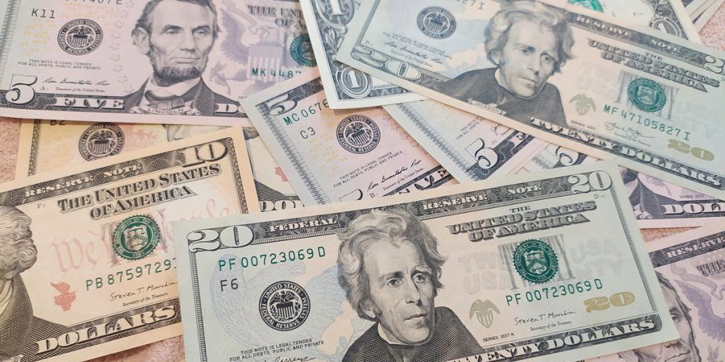 Prezzo dell'Oro in Ascesa: Nuovo Massimo Storico a 3720 Dollari per Onza Troy