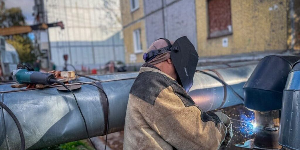 Горячая вода вернулась на переулок Зобова в Пскове после капитального ремонта сетей