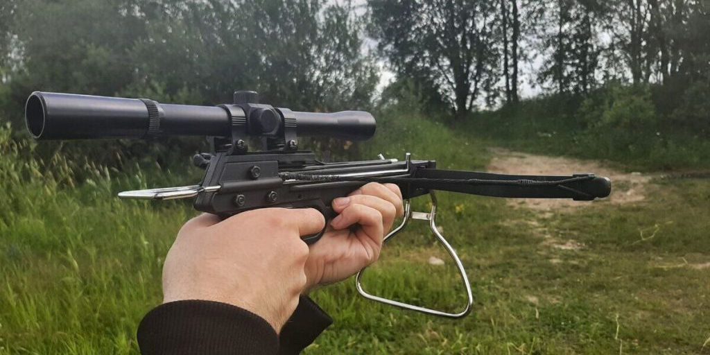 Пьяного петербуржца задержали после стрельбы из арбалета в общественном месте