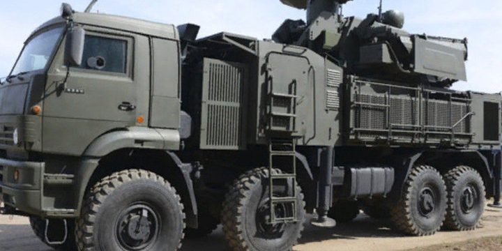 Tensioni tra Russia e Ucraina: attacchi notturni nella regione di Leningrado