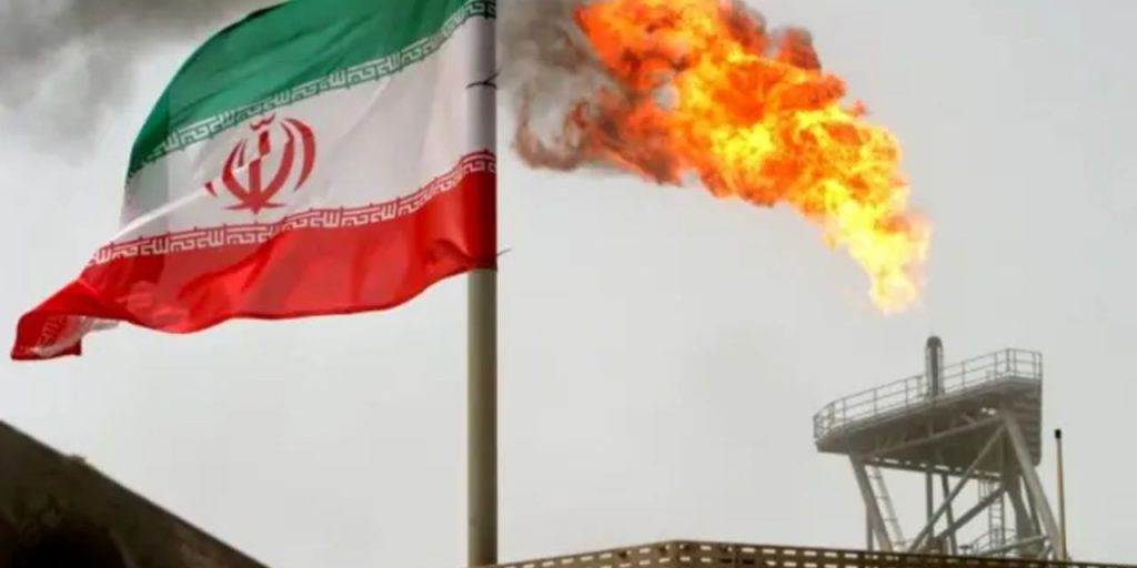 Stati Uniti Impongono Nuove Sanzioni all'Iran per Limitare le Esportazioni di Petrolio e Combattere il Terrorismo