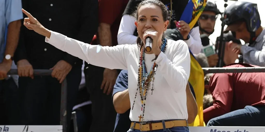 USA lanciano attacchi aerei in Venezuela e annunciano l'espulsione di Maduro