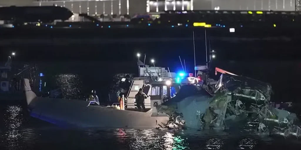 Incidente aereo Washington: 67 morti in collisione tra aereo passeggeri e elicottero militare