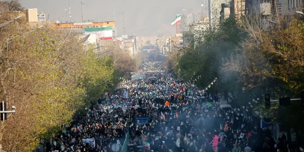 Stati Uniti invitano i cittadini iraniani a lasciare il paese per motivi di sicurezza.