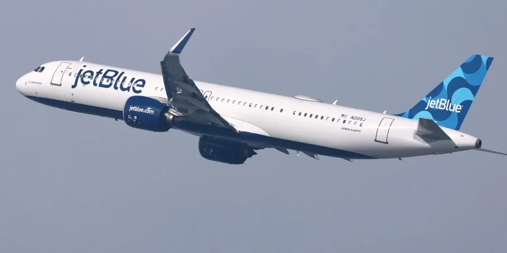 Aereo JetBlue e aereo di rifornimento US evitano collisione vicino a Curaçao, al largo della costa venezuelana