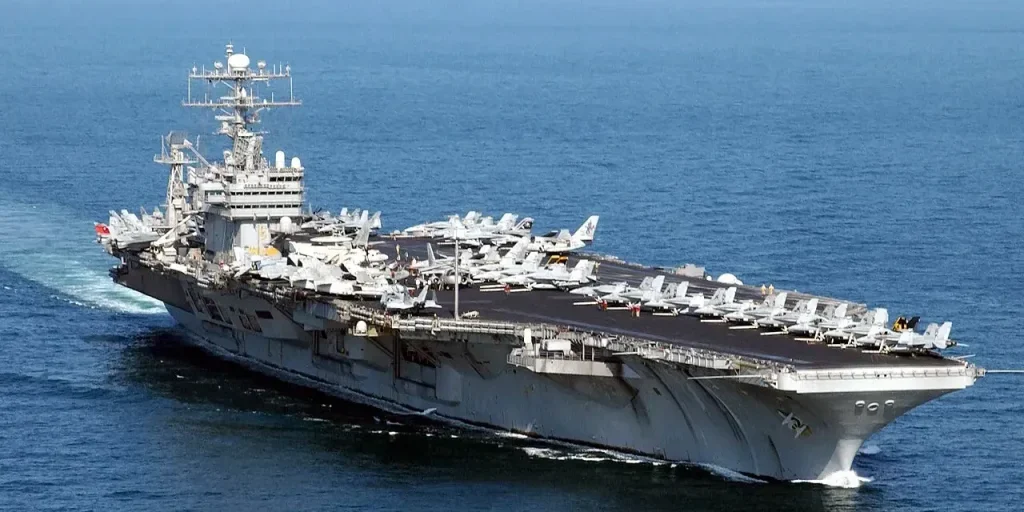 USS Abraham Lincoln: nave da guerra nucleare degli Stati Uniti in esercitazioni nel Medio Oriente