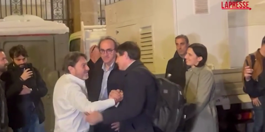 Manifestazione per la libertà di stampa a Roma: Ranucci saluta Conte, Schlein, Bonelli e Fratoianni