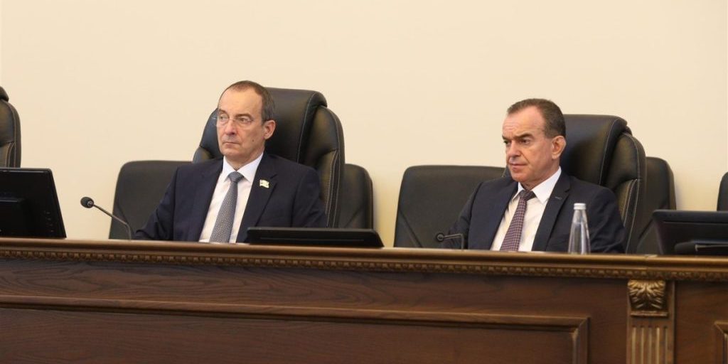 В ЗСК утвердили изменения бюджета региона на текущий год и плановый период