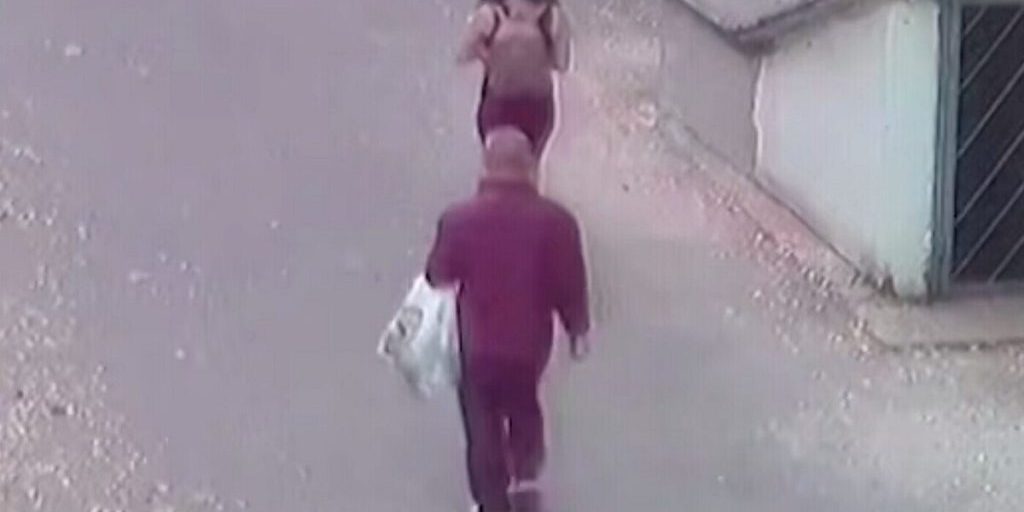 "В куртке на голое тело": эксгибиционист напал на девушку в Подмосковье