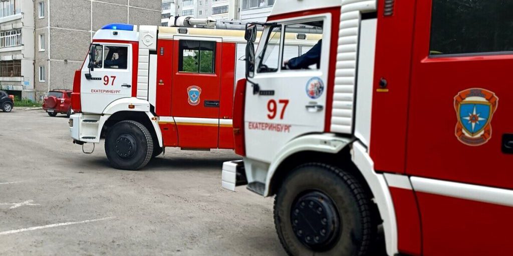 Incendio devastante a Pervoouralsk: un edificio residenziale in fiamme, conseguenze e sfide per la comunità locale