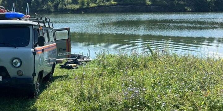 В Курской области автомобиль упал в реку Пселец: погиб водитель