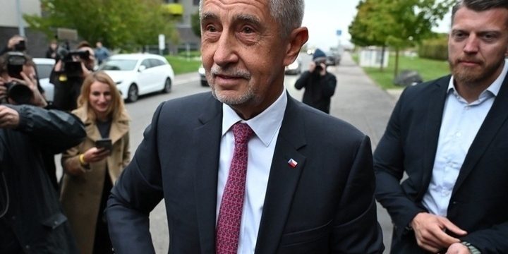 Repubblica Ceca Rifiuta Aiuti Finanziari per Armi all'Ucraina