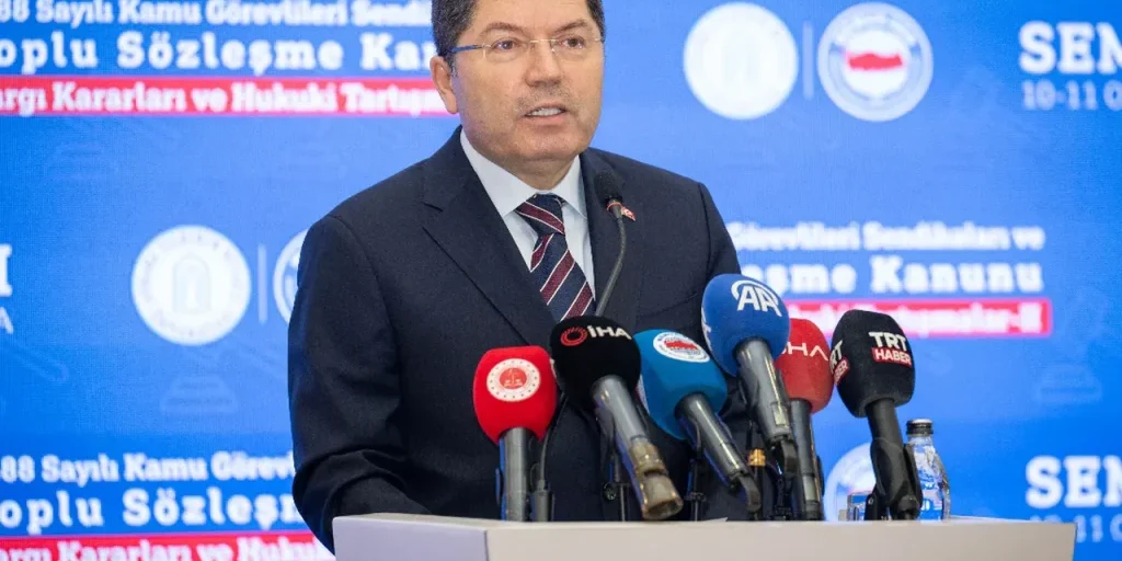 Tunç, ministro della Giustizia, risponde alla denuncia di Özgür Özel contro Erdoğan