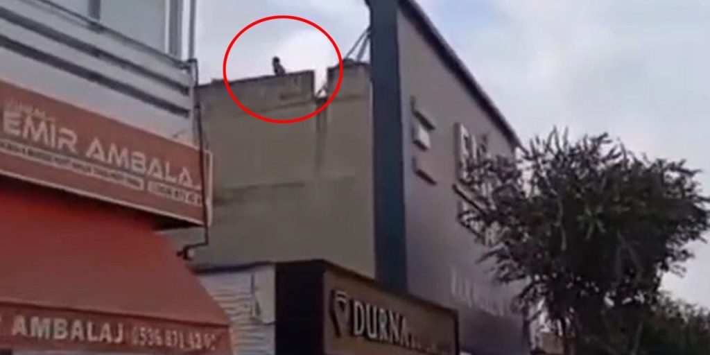 Adana'da hareketli anlar! Uyuşturucu bağımlısı, aile bireylerini rehin aldı