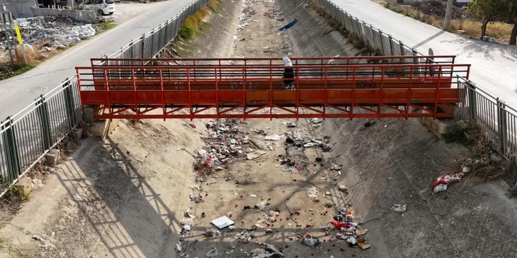 Siccità a Adana: i canali di irrigazione diventano discarica