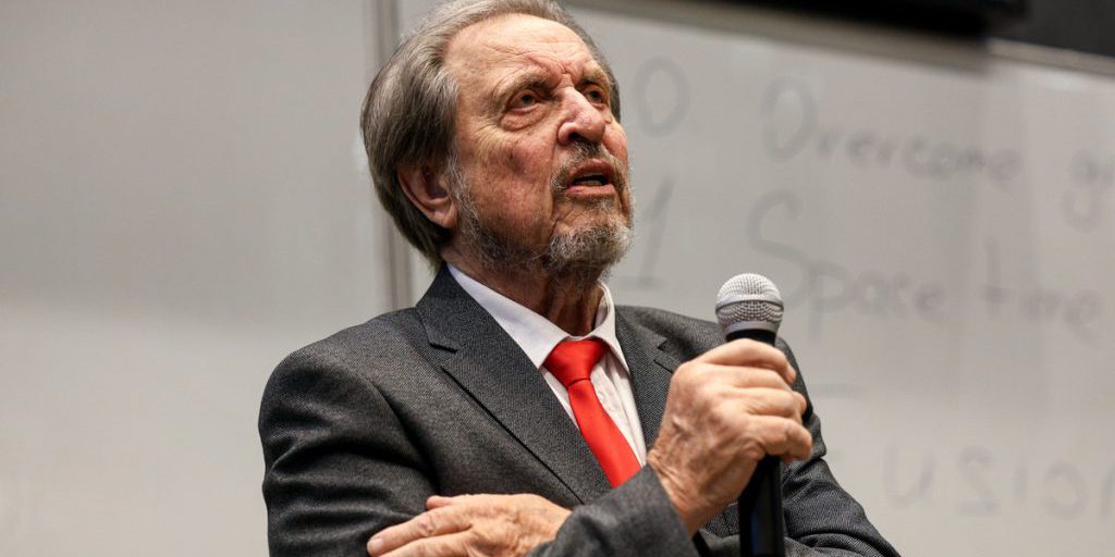 Эррол Маск появился на матче «Ак Барса» с «Адмиралом»