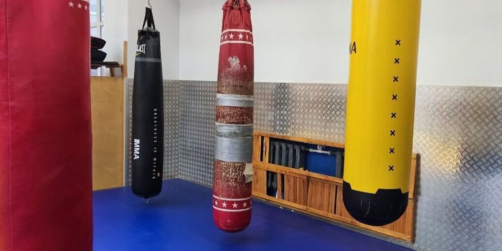 Pugile di Kaliningrad trionfa in torneo internazionale nei Balcani con un risultato storico per la sua carriera e la sua città