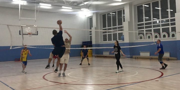 Взрослые костромичи могут заниматься спортом в спортзалах школ