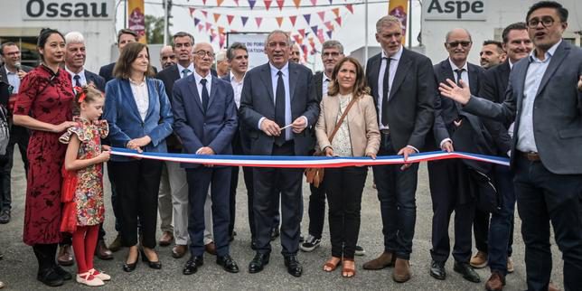 François Bayrou punta a un terzo mandato di sindaco di Pau, nonostante le controversie