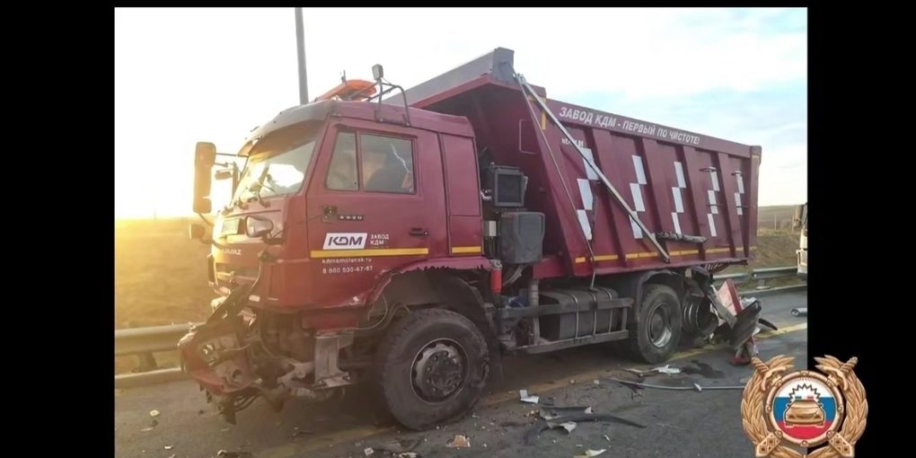 В Ростовской области в жуткой массовой аварии один человек погиб и один пострадал