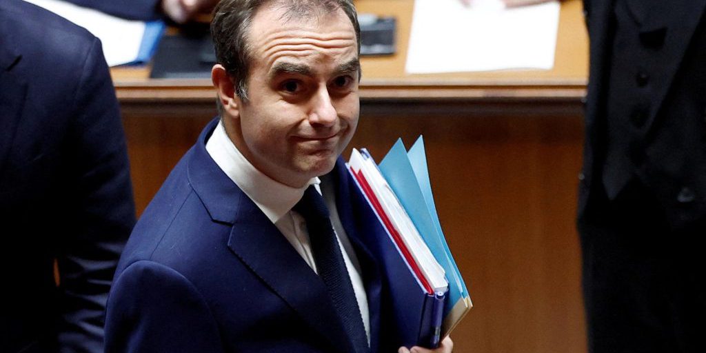 Hausse des pensions rabotée, taxes sur les mutuelles... Le jeu d’équilibriste de Lecornu pour financer la suspension de la réforme des retraites