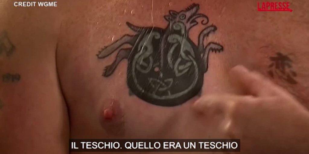 Candidato al Senato Usa copre tatuaggio con simboli nazisti dopo polemiche