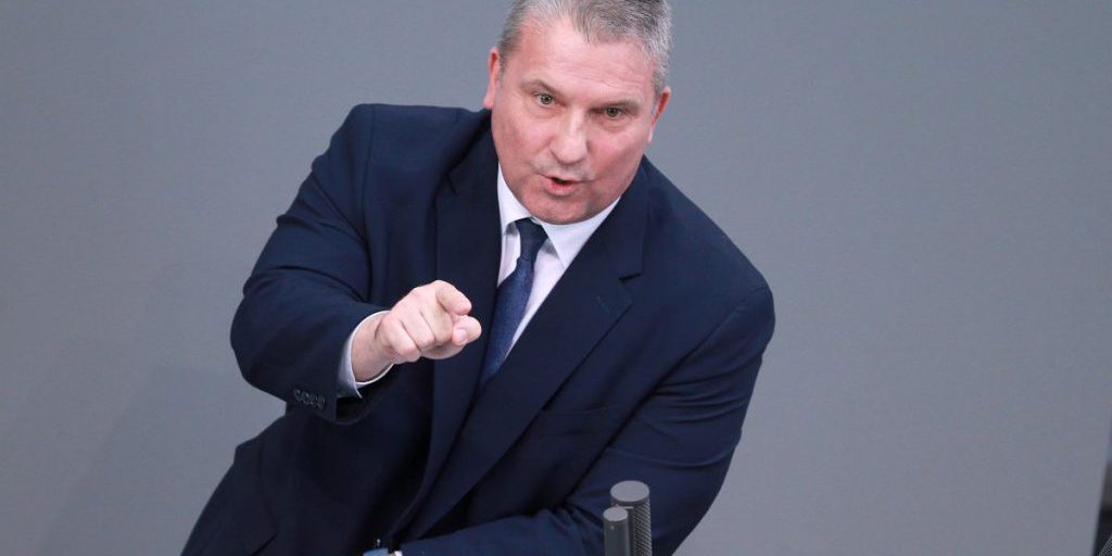 AfD-Mann geht auf Ministerin los – „Packen Sie schon mal Ihre Koffer!“