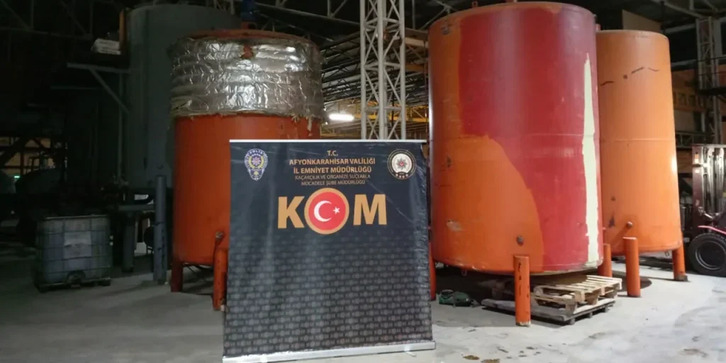Sequestro di 20 tonnellate di carburante smuggled a Sandıklı, Afyonkarahisar: tre sospetti arrestati