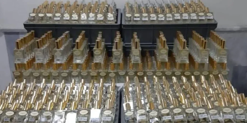 Sequestri di 2.200 bottiglie di profumo contraffatto a Afyonkarahisar, valore oltre 1,2 milioni di lira turca